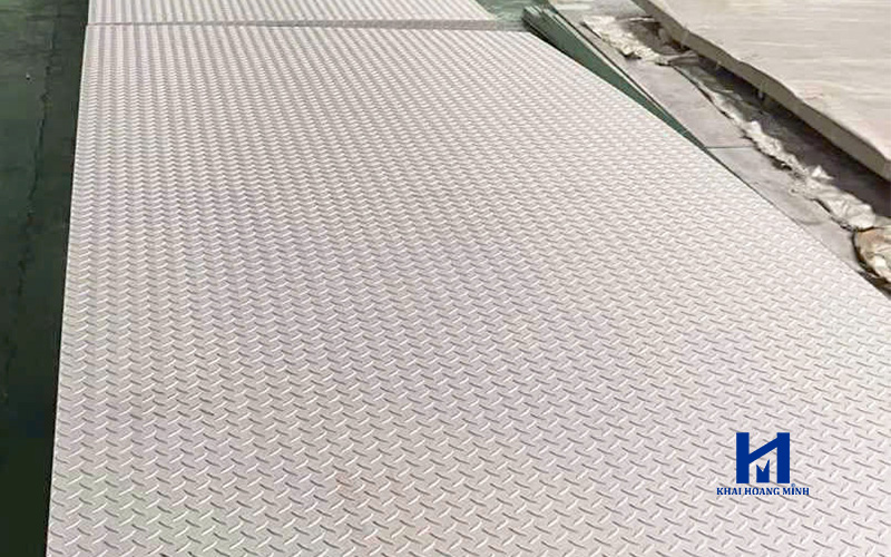 Tấm inox chống trượt